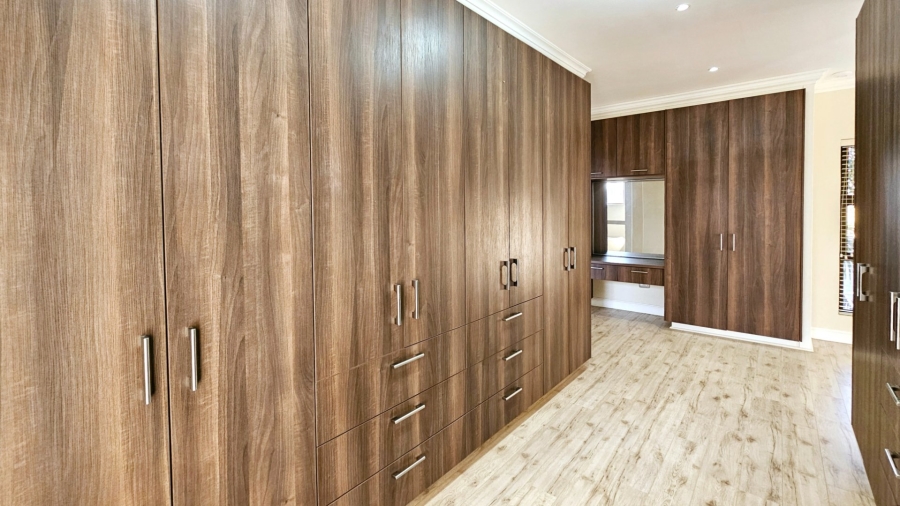 5 Bedroom Property for Sale in Kiepersol Free State